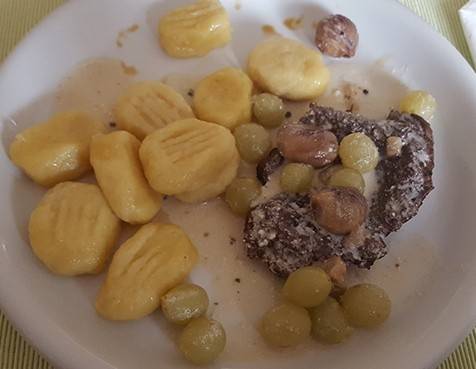 Rehschlegel mit Edelkastanien und Weintrauben Rezept - ichkoche.de