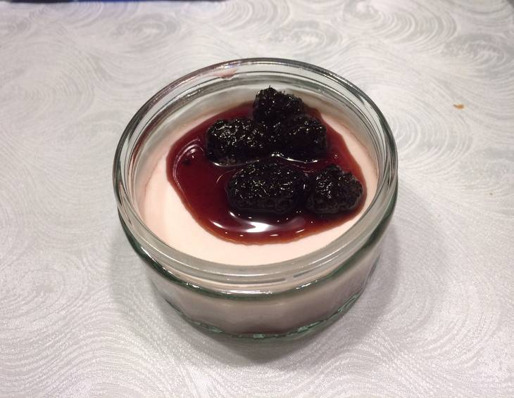 Schokolade-Mousse mit Brombeeren