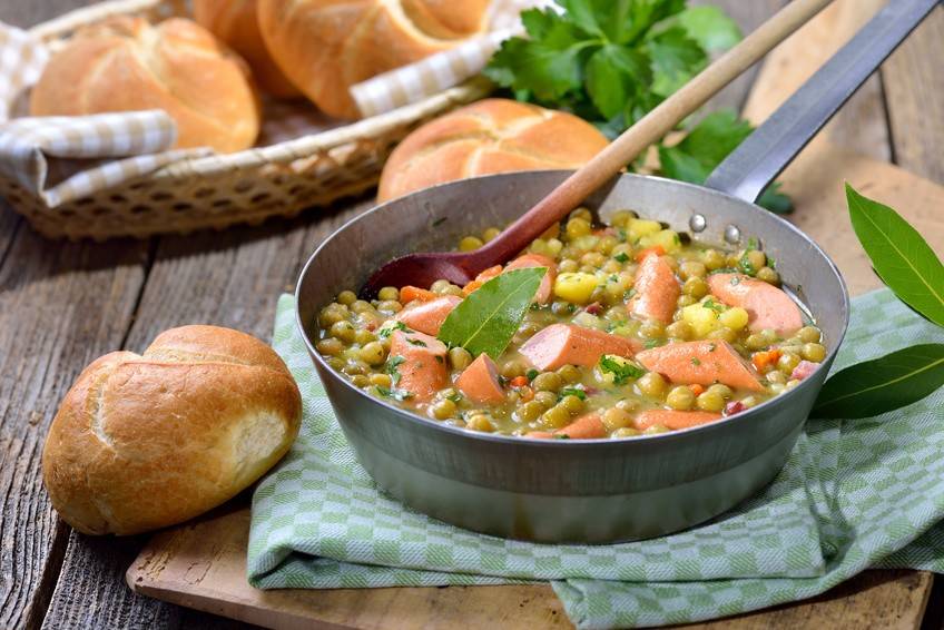 Erbseneintopf mit Würsteln Rezept
