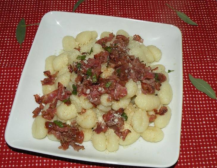 Gnocchi mit Salbei und Schinken Gnocchi mit Salbei und Schinken