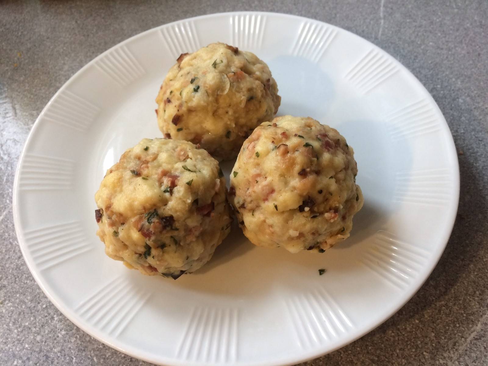 Speckknödel Rezept - ichkoche.de Speckknödel Rezept - ichkoche.de