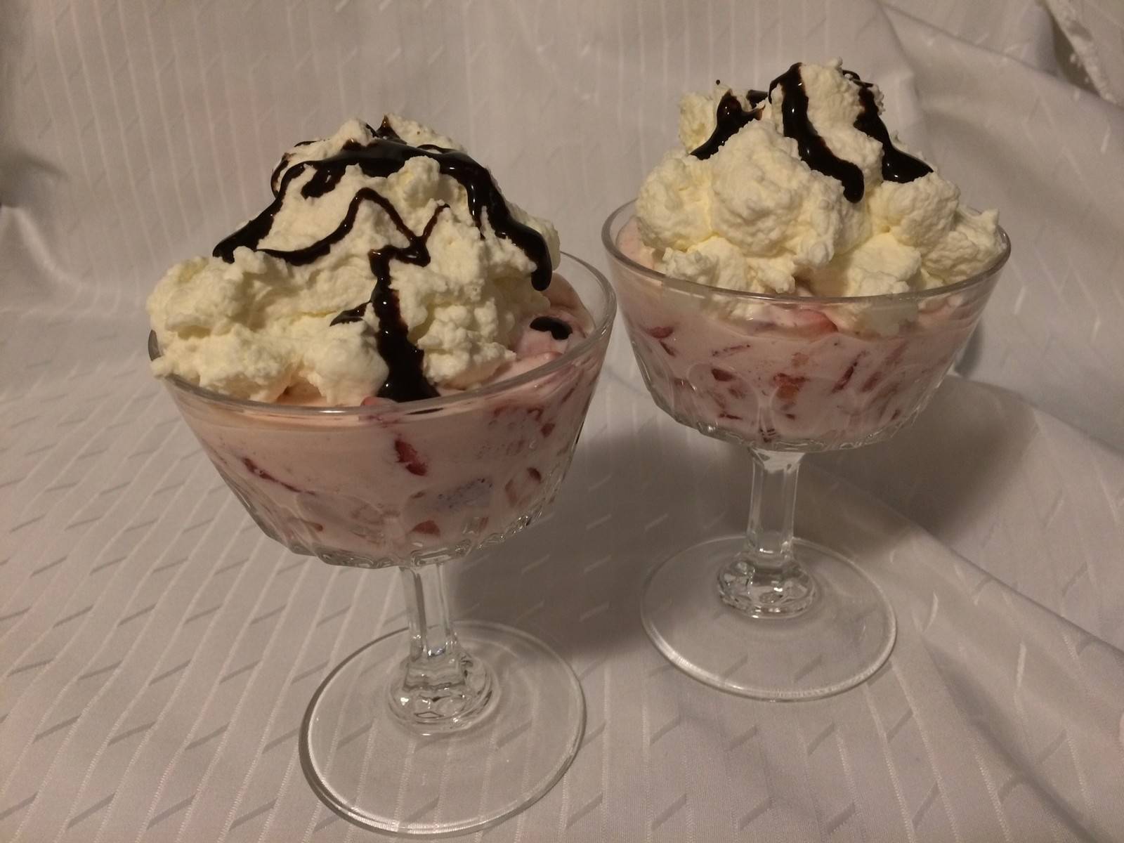 Erdbeercreme mit Schlag Rezept - ichkoche.de