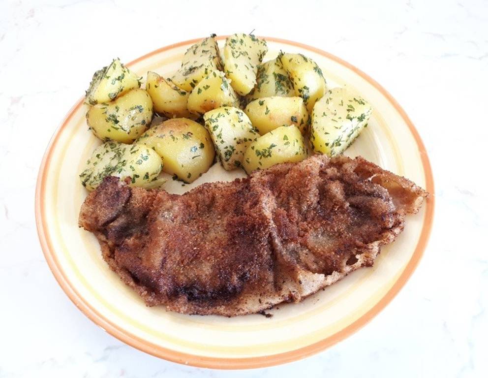 Wiener Schnitzel mit Petersilkartoffel Wiener Schnitzel mit Petersilkartoffel
