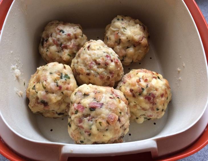 Semmel-Speckknödel Semmel-Speckknödel