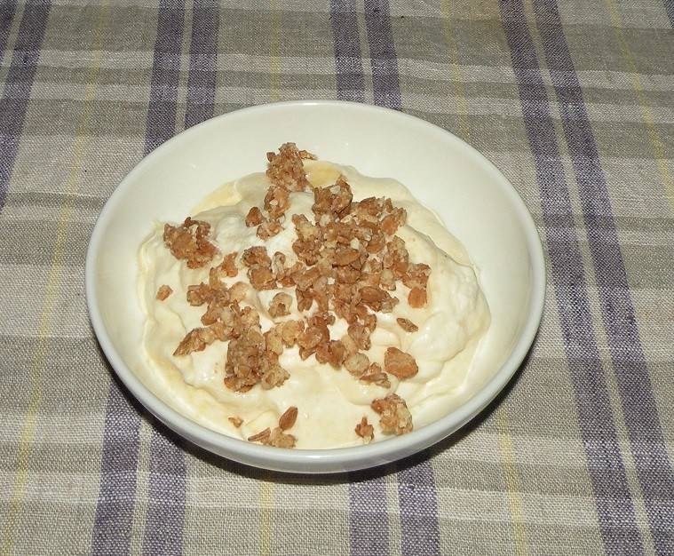 Apfeljoghurt mit Knuspertopping