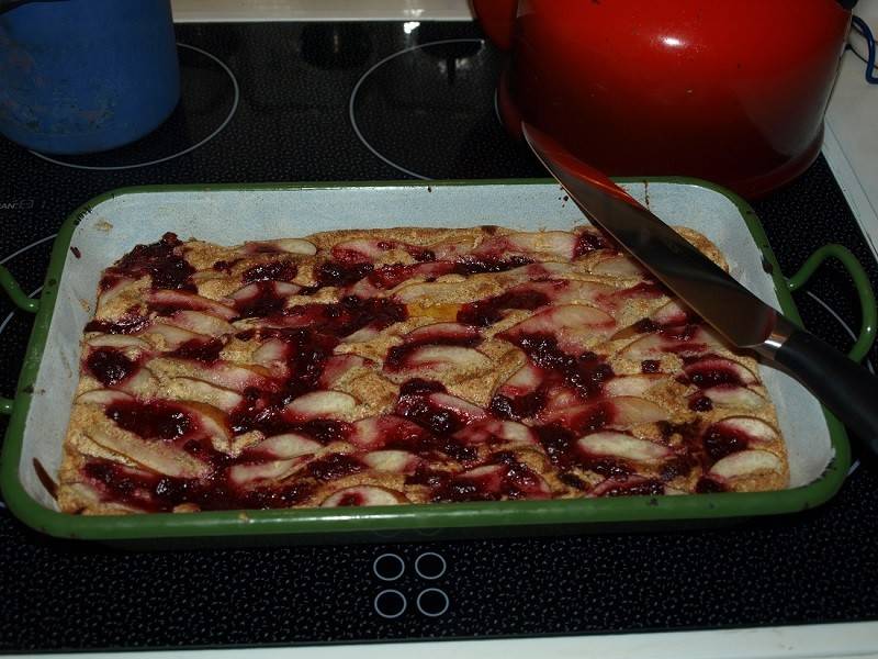 Birnenkuchen mit Preiselbeeren