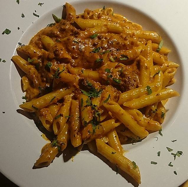 Penne, scharf