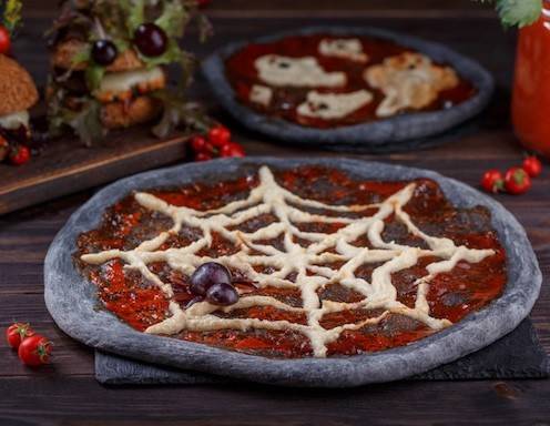 Schwarze Spuk-Pizza Rezept