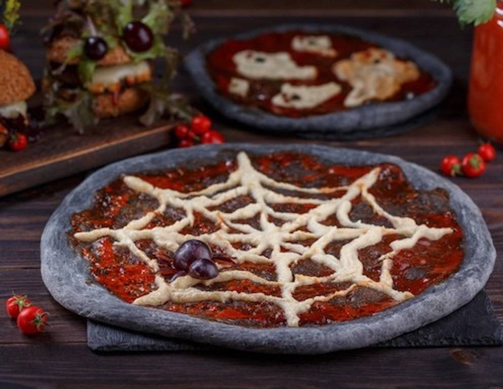 Schwarze Spuk-Pizza Schwarze Spuk-Pizza