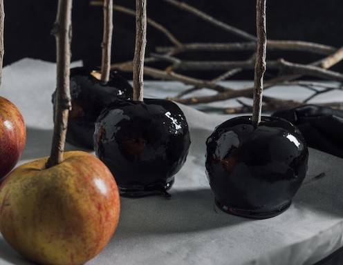 Schaurige Karamelläpfel Rezept