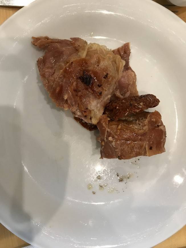 Schweinsmedaillons im Tomaten-Prosciutto Mantel