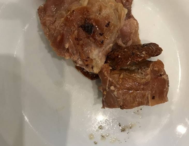 Schweinsmedaillons im Tomaten-Prosciutto Mantel