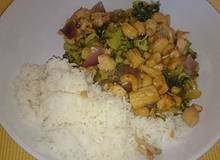 Asiatische Huhn-Gemüse Pfanne mit Basmatireis Asiatische Huhn-Gemüse Pfanne mit Basmatireis