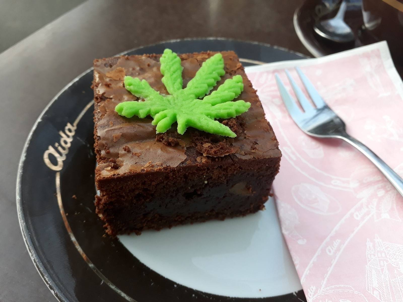 Ein gelungener "Mehlspeis-Gag" & hervorragender Brownie, der bedenkenlos vernascht werden darf!