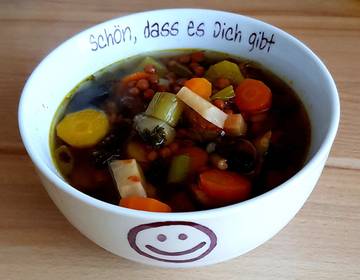 Linsensuppe mit Gemüse aus dem Schongarer Linsensuppe mit Gemüse aus dem Schongarer