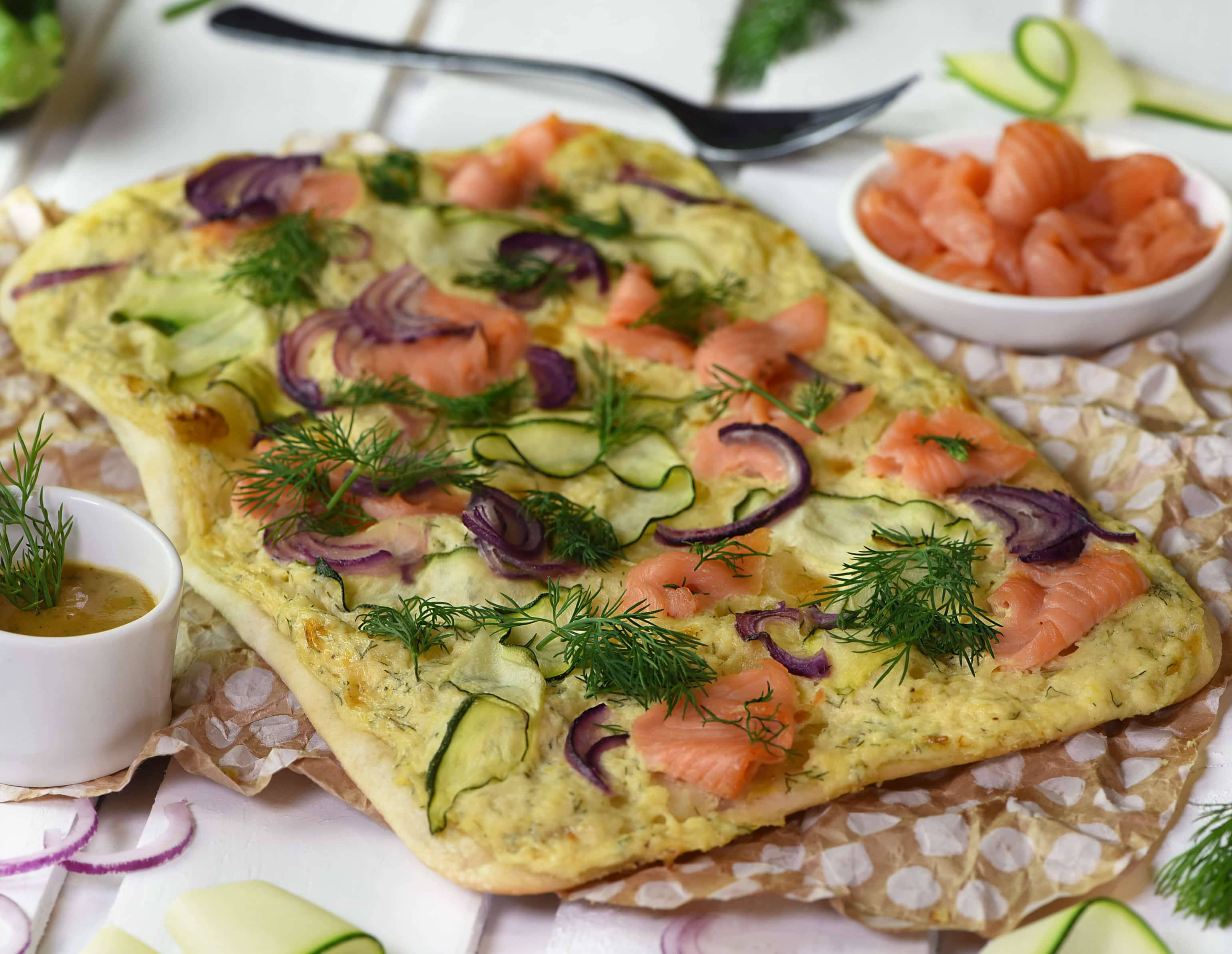 Flammkuchen mit Lachs und Zucchini Rezept
