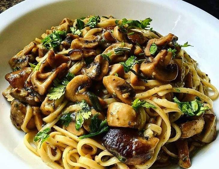 Spaghetti mit Champignons Spaghetti mit Champignons