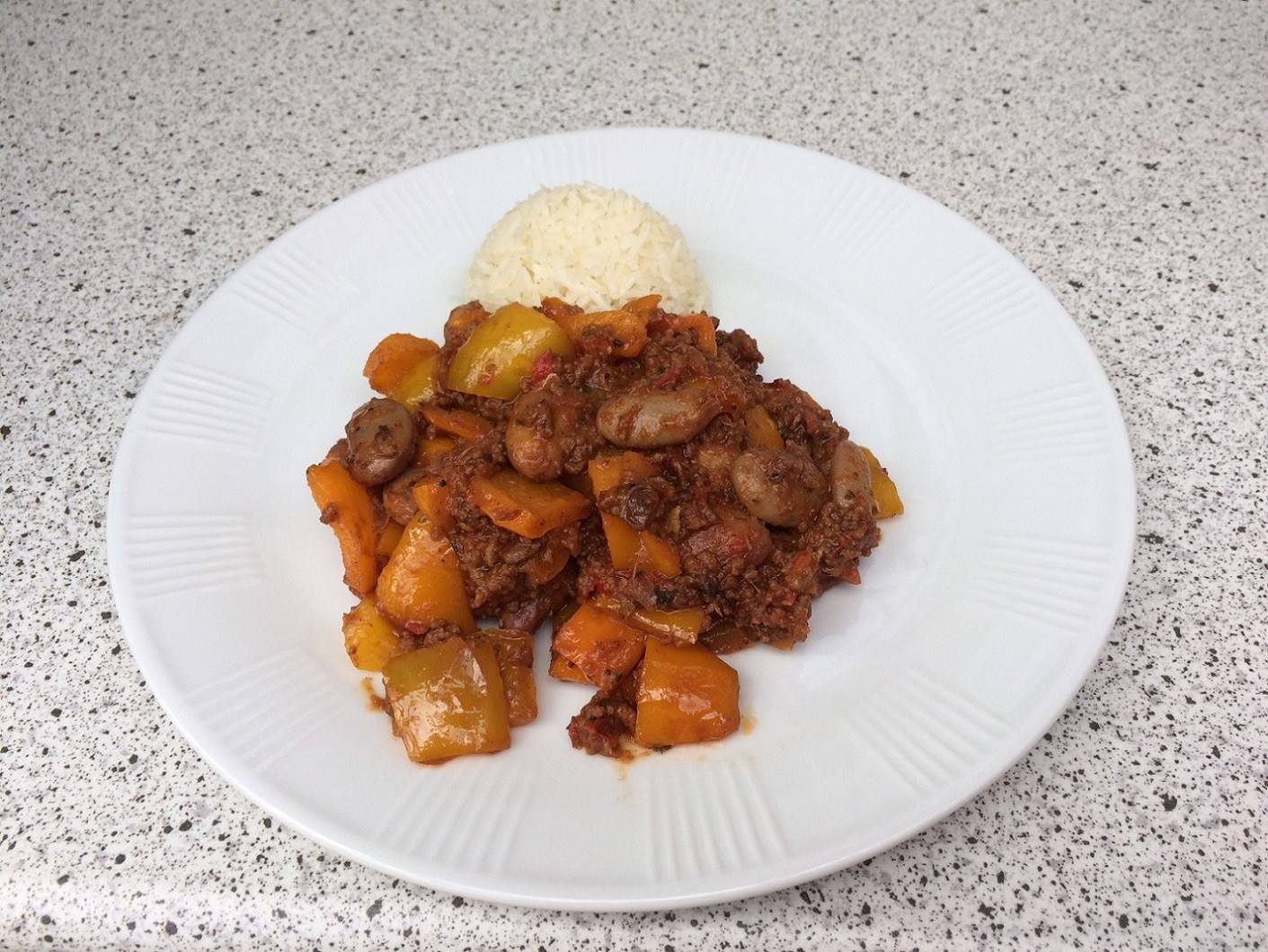 Confierter Lammrücken mit Rotwein-Chilibirnen und Ingwer ...