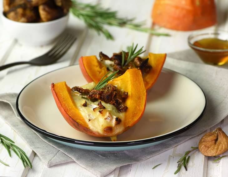 Gefüllter Kürbis mit Camembert und Feigen