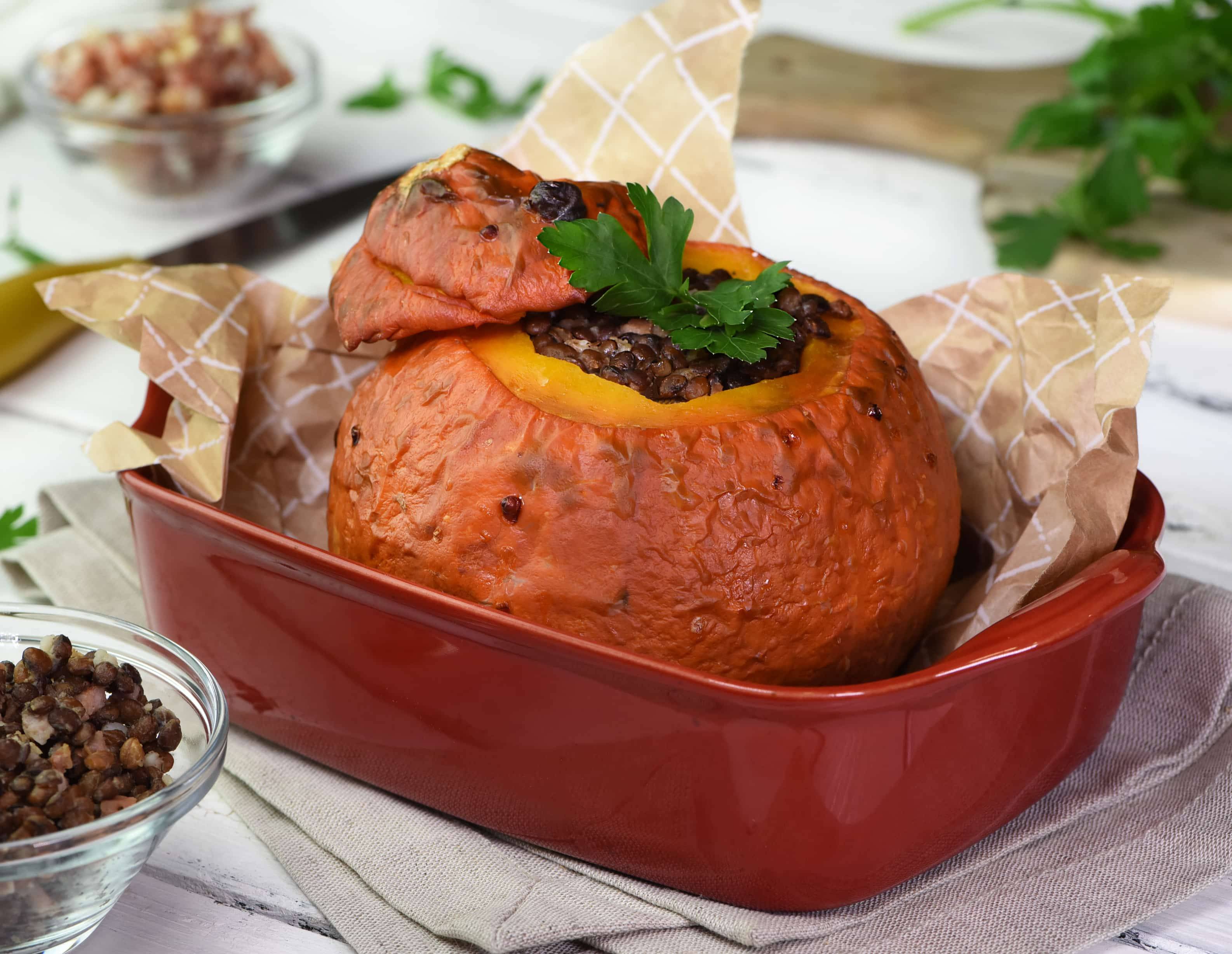 Gefüllter Kürbis mit Specklinsen Rezept