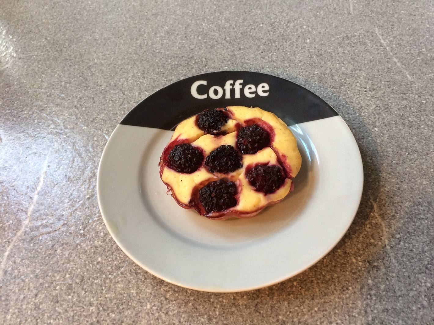 Blätterteigtörtchen mit Topfen und Brombeeren Rezept - ichkoche.de