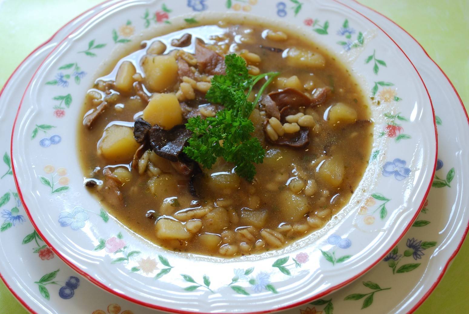 Kartoffel-Pilz-Suppe Rezept - ichkoche.at