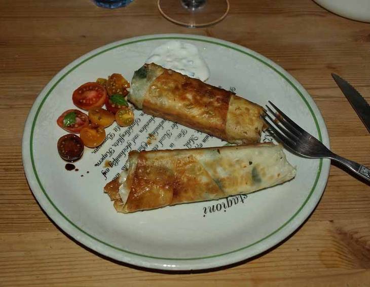 Yufkaröllchen mit Bärlauchtopfen Yufkaröllchen mit Bärlauchtopfen