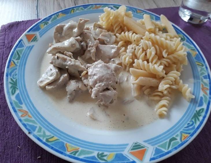 Putengeschnetzeltes in Käsesauce Putengeschnetzeltes in Käsesauce