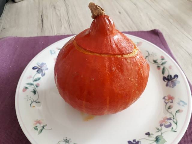 Gefüllter Hokkaido mit Faschiertem