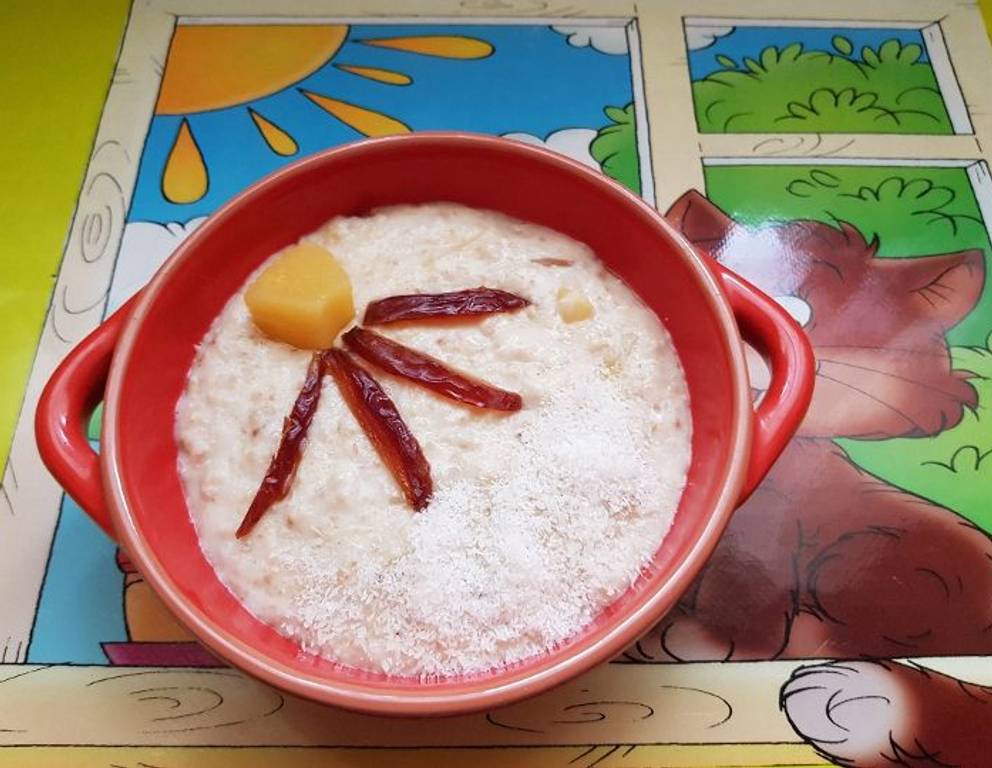 Frühstücksbrei mit Kokos und Ananas Frühstücksbrei mit Kokos und Ananas