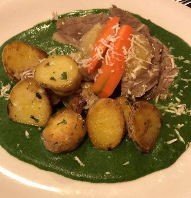 Tafelspitz mit Cremespinat und Röstkartoffeln Rezept - ichkoche.de Tafelspitz mit Cremespinat und Röstkartoffeln Rezept - ichkoche.de