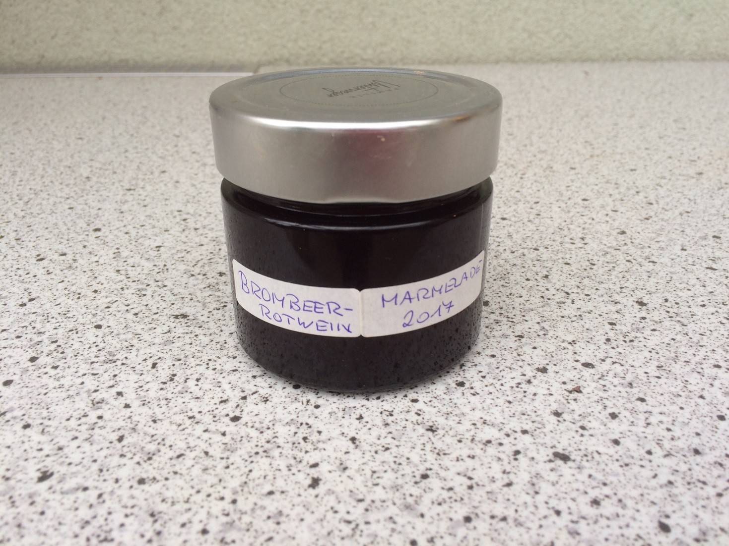 Brombeermarmelade mit Rotwein Rezept - ichkoche.ch Brombeermarmelade mit Rotwein Rezept - ichkoche.ch