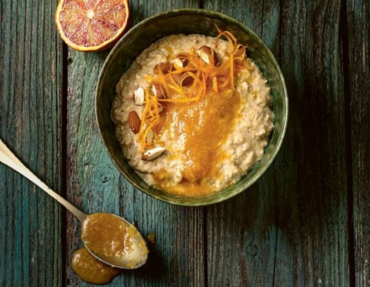 Earl-Grey-Porridge mit Vanille-Orangen-Sauce Earl-Grey-Porridge mit Vanille-Orangen-Sauce