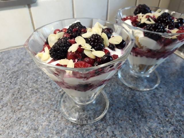 Beeren-Topfen-Creme Rezept - ichkoche.ch Beeren-Topfen-Creme Rezept - ichkoche.ch