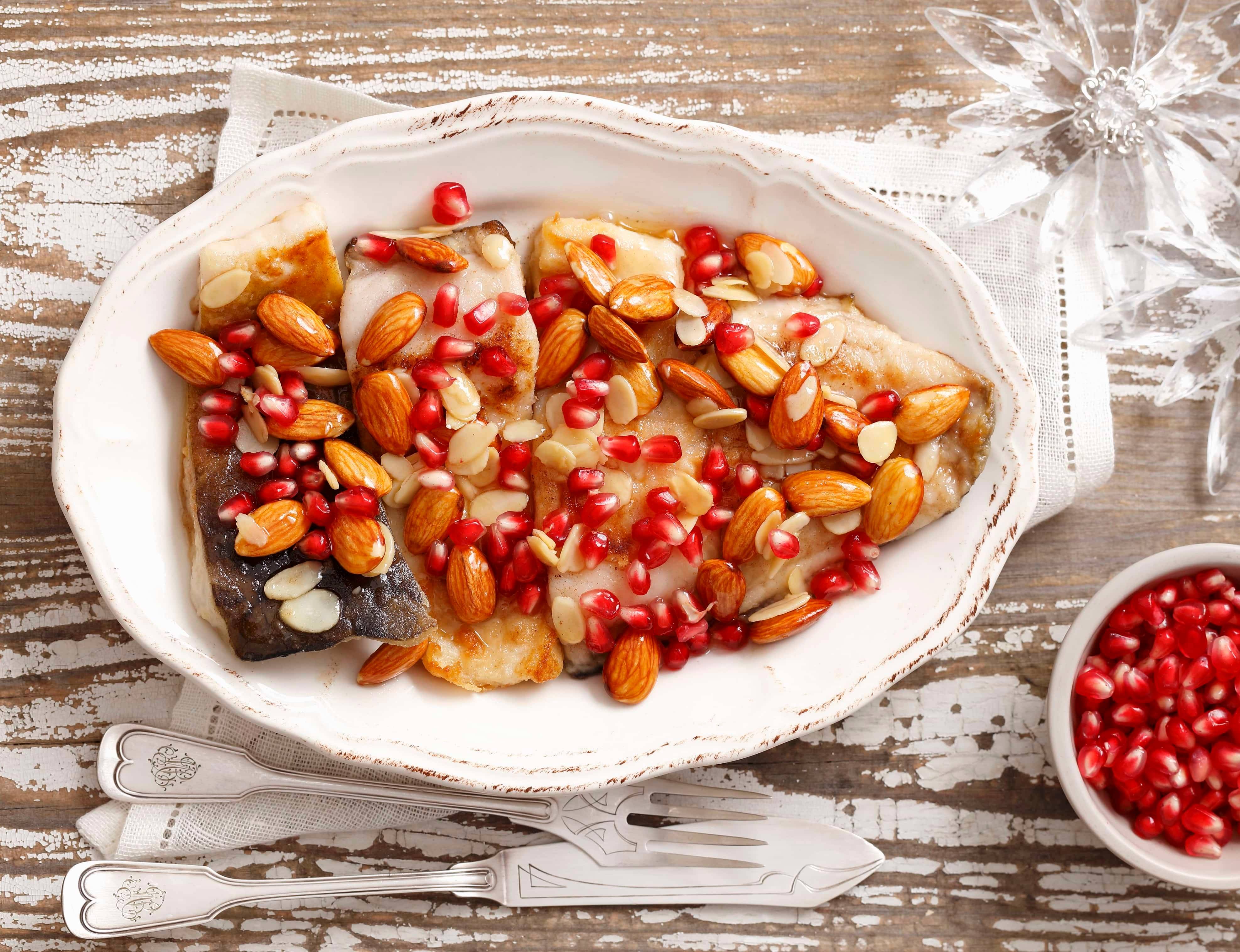 Gebratener Karpfen mit Mandeln und Granatapfel Rezept