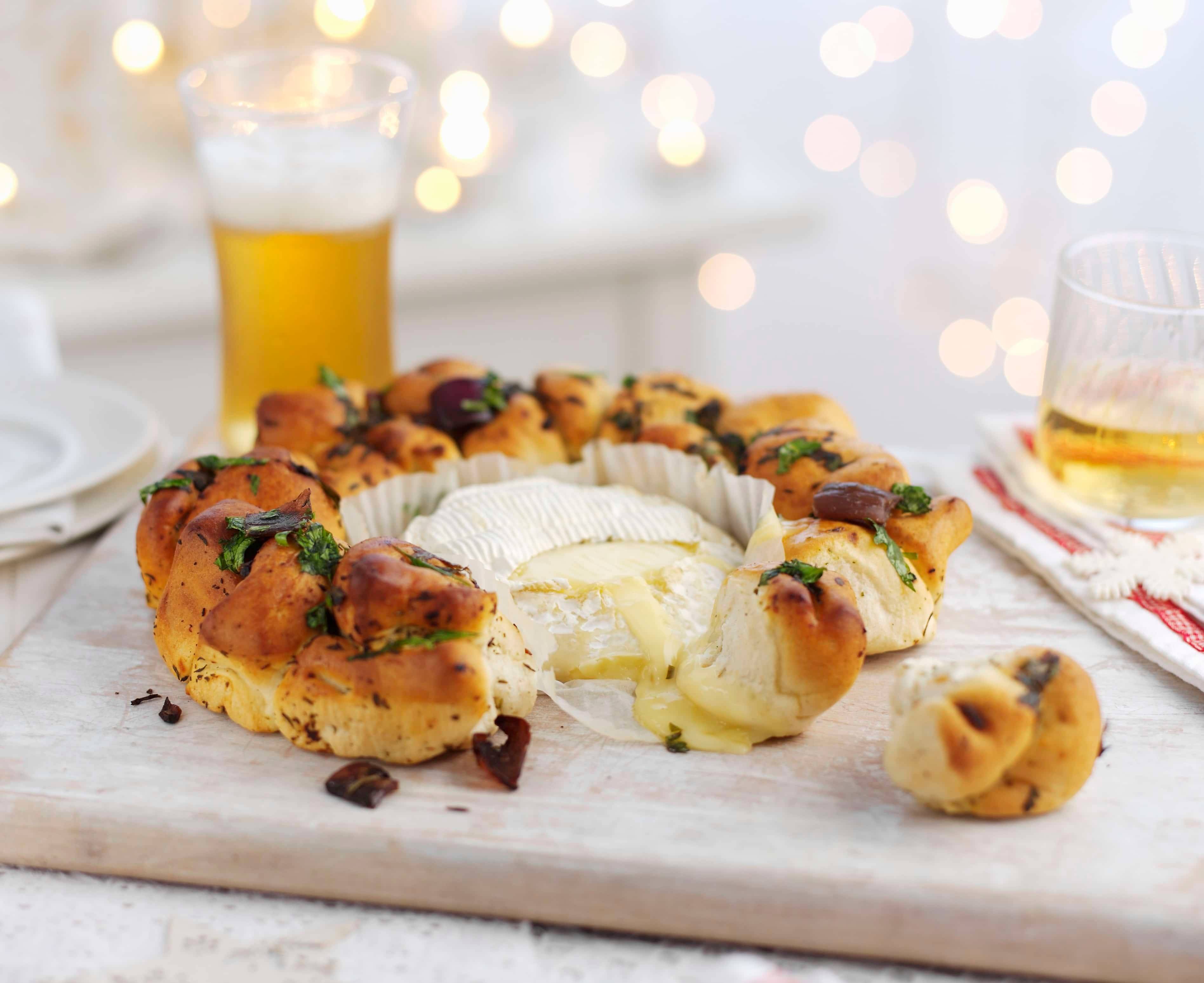 Brotring mit Backcamembert Rezept