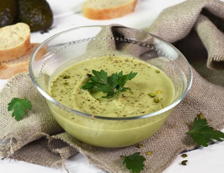 Avocado-Limetten-Dip mit Pistazien