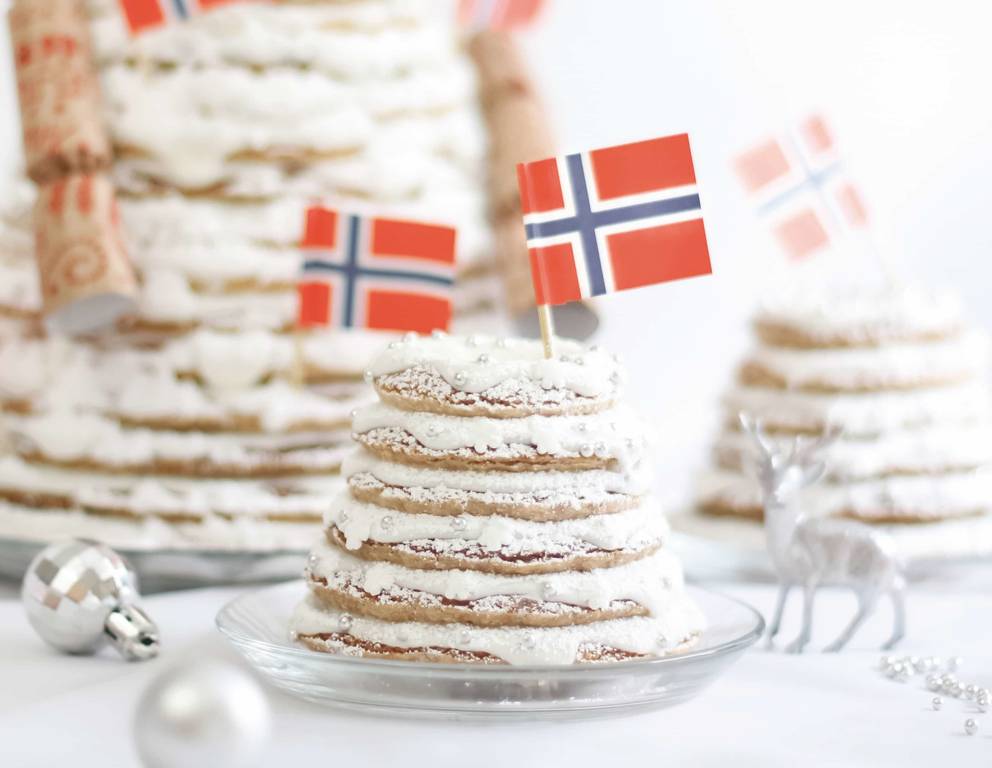 Kransekake (Kranzkuchen) Kransekake (Kranzkuchen)