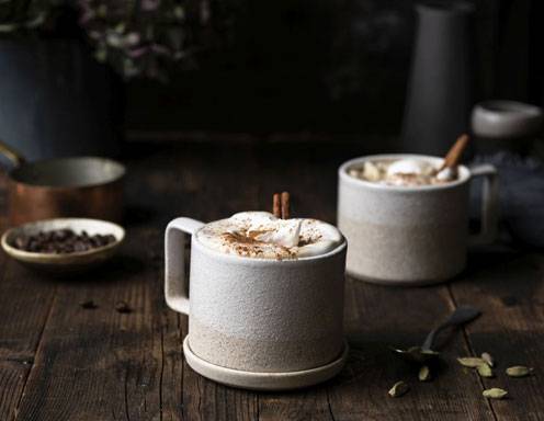 Winterlicher Kardamom-Zimt-Latte Rezept