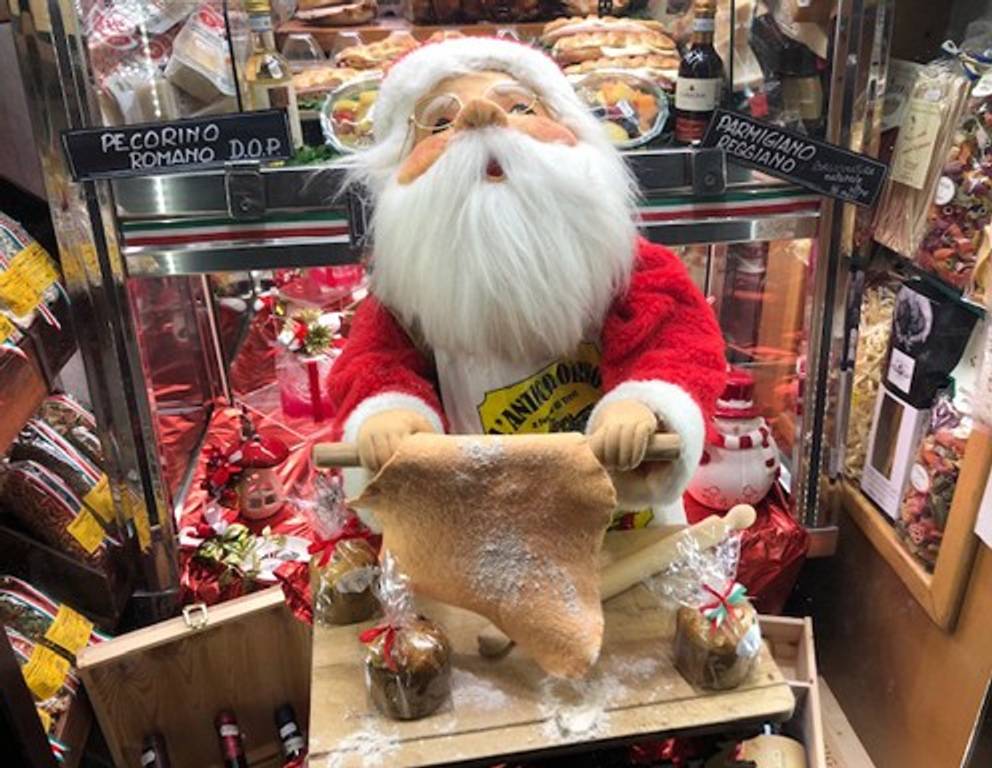 Auch der Weihnachtsmann macht Pasta - Auslage in Rom Auch der Weihnachtsmann macht Pasta - Auslage in Rom