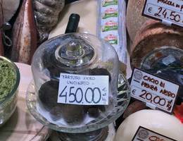 Etwas billiger, aber noch immer teuer: schwarze Trüffel Etwas billiger, aber noch immer teuer: schwarze Trüffel