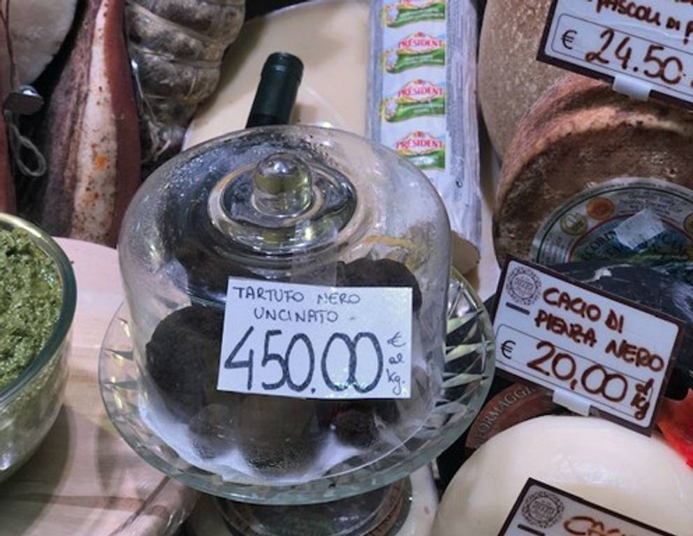 Etwas billiger, aber noch immer teuer: schwarze Trüffel Etwas billiger, aber noch immer teuer: schwarze Trüffel