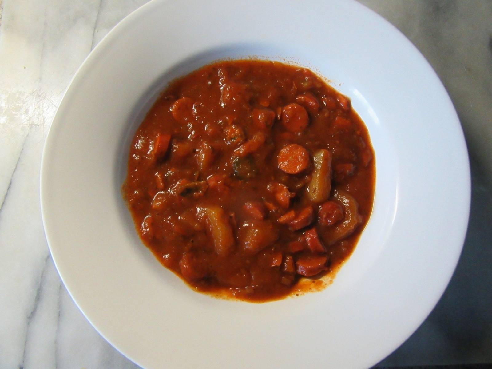 Erdäpfel-Hokkaido Gulasch mit Debreziner Rezept - ichkoche.ch