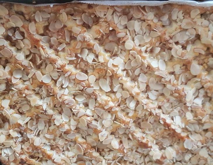 Apfelkuchen mit gehobelten Mandeln Apfelkuchen mit gehobelten Mandeln