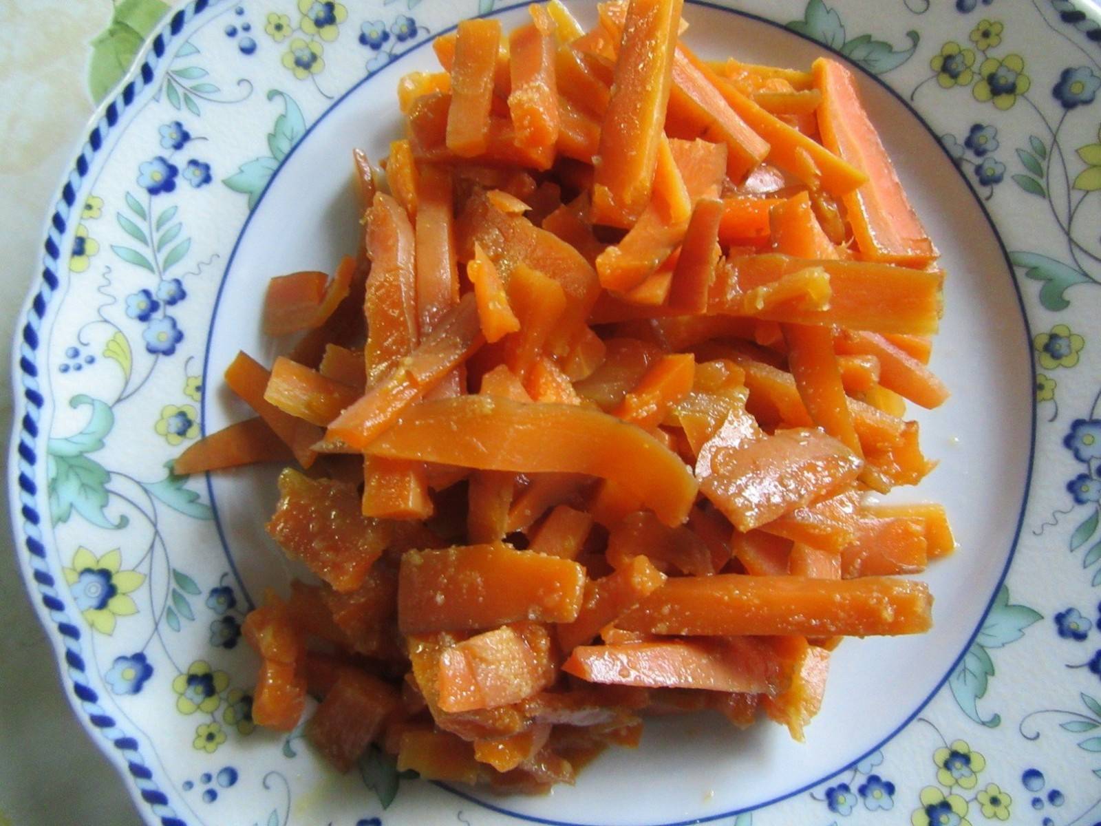 Gedünstete Karottenstreifen Rezept - ichkoche.ch Gedünstete Karottenstreifen Rezept - ichkoche.ch