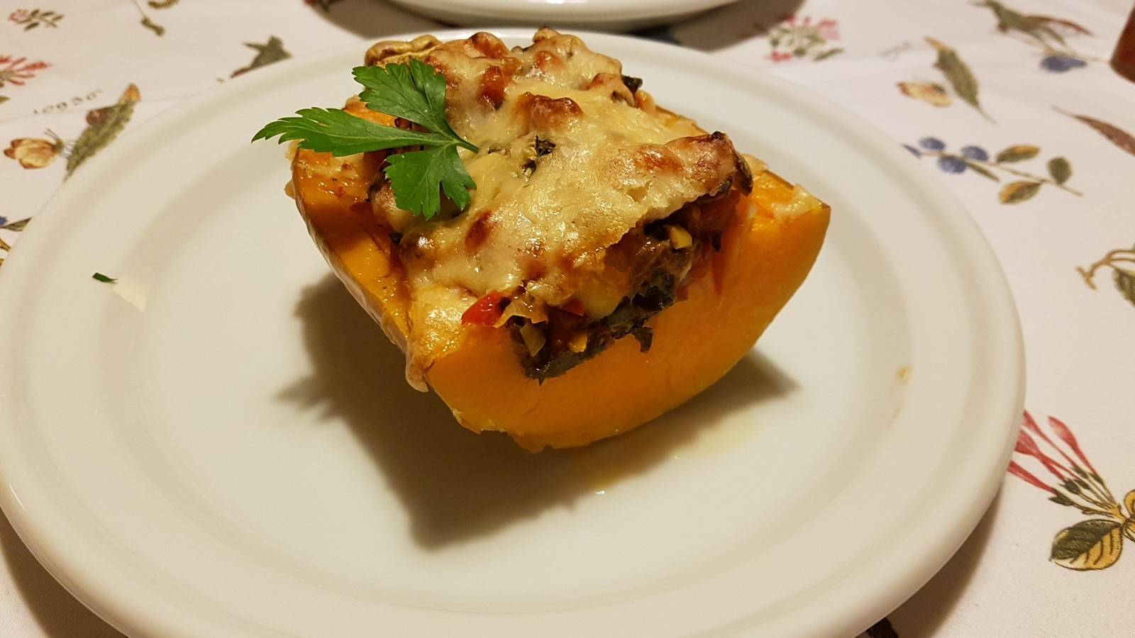 Überbackener Butternuss-Kürbis mit Feta