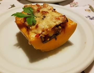 Überbackener Butternuss-Kürbis mit Feta Überbackener Butternuss-Kürbis mit Feta