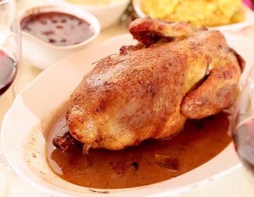 Weihnachtsgans mit Apfel-Zwiebelsauce und Maronipüree