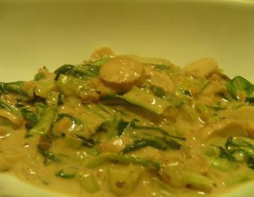 Tatsoi und Kräuterseitlinge in Erdnuss-Soße Tatsoi und Kräuterseitlinge in Erdnuss-Soße