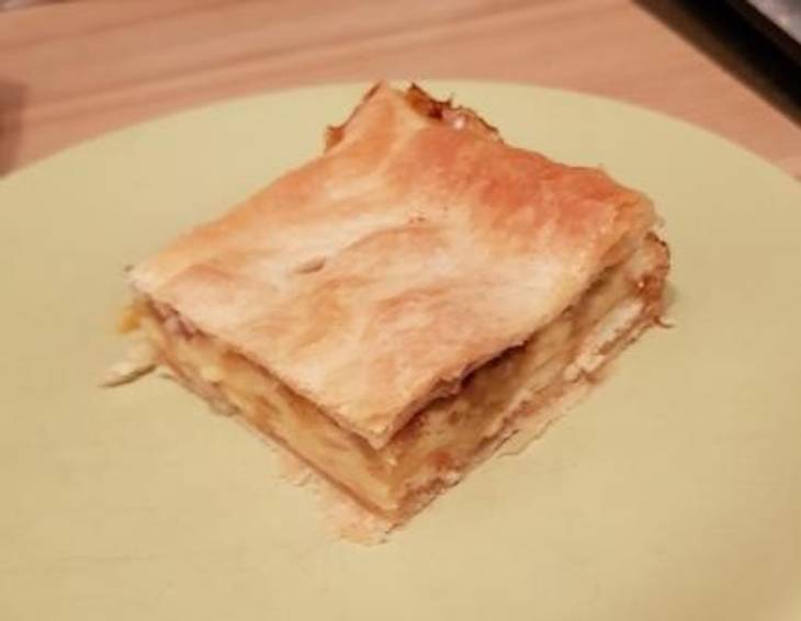 Apfelschnitte mit Vanillepudding und Biskotten